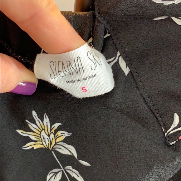 Floral black romper - Picture 5 of 5